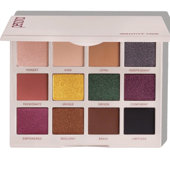 🐶 NWT Persona Identify Two Eyeshadow Palette - Picture 1 of 7
